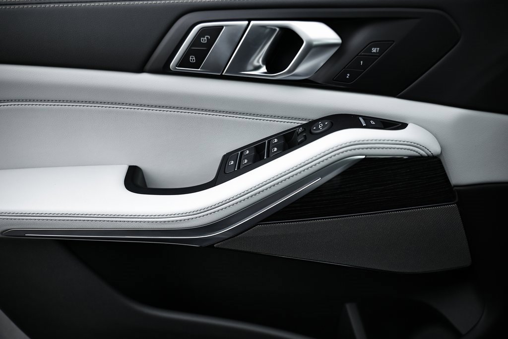 New 2026 BMW X5 xDrive40i w/ Executive Package image 14