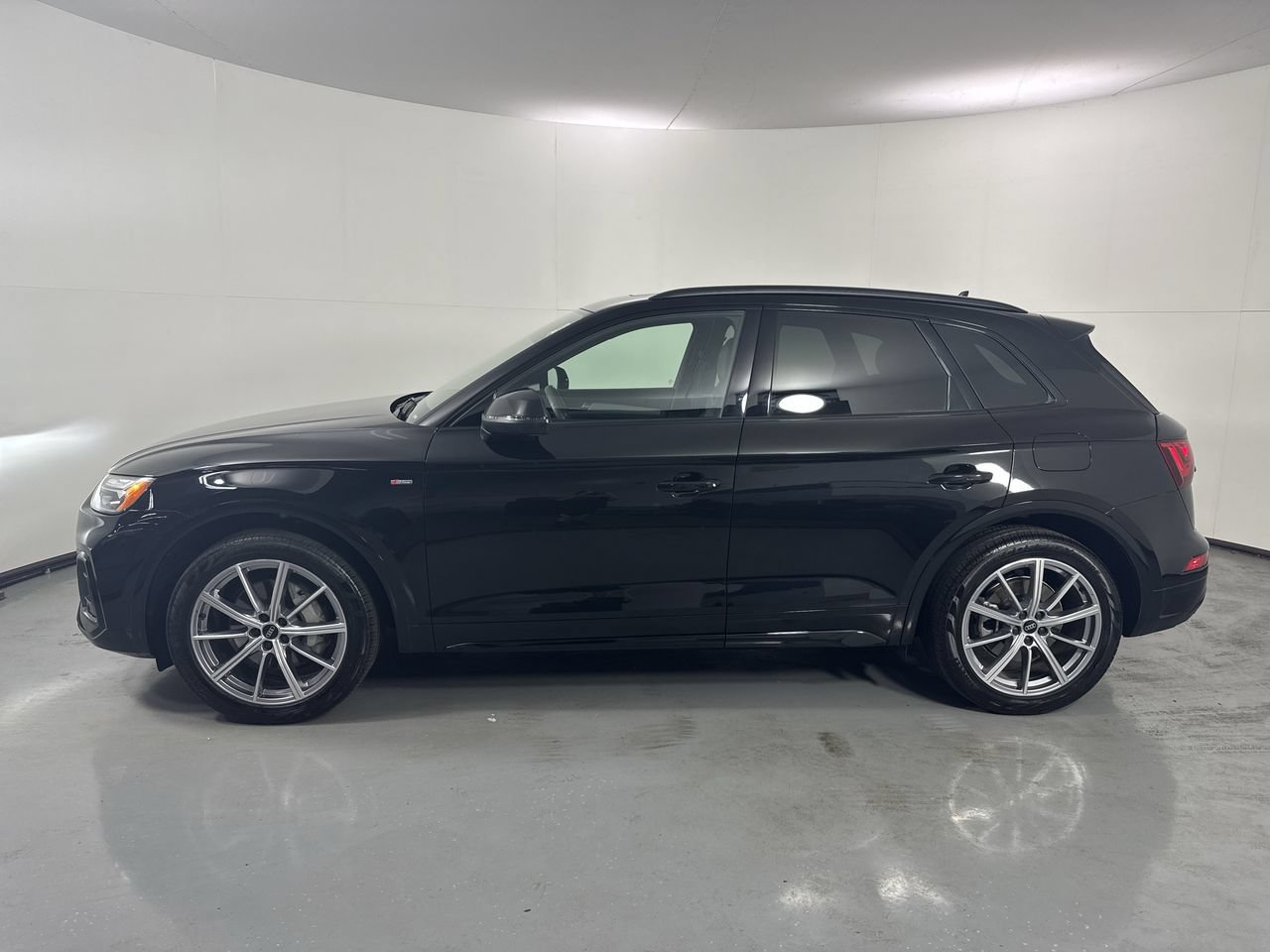 Used 2023 Audi Q5 e Premium Plus w/ Premium Plus Package AWD/4WD image 30