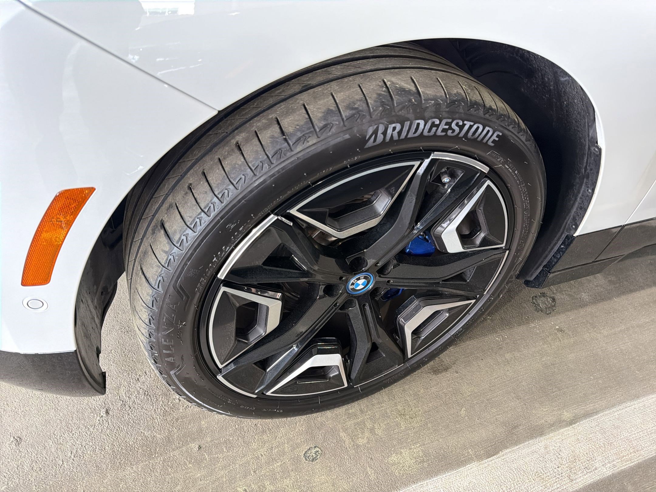 Used 2022 BMW iX xDrive50 w/ Premium Package image 8