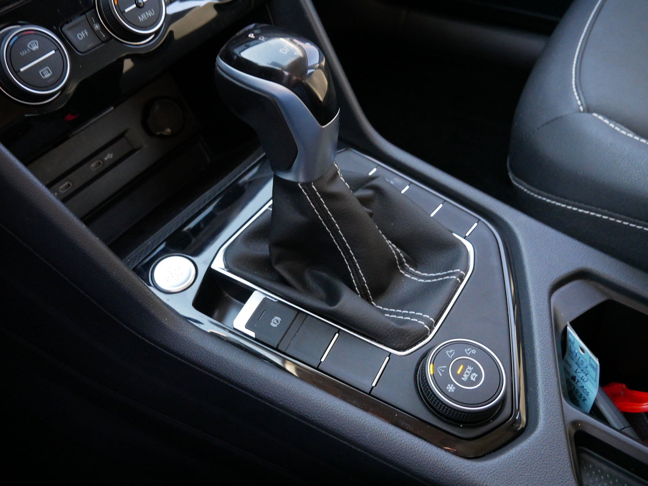 Used 2024 Volkswagen Taos SE w/ Panoramic Sunroof Package image 24