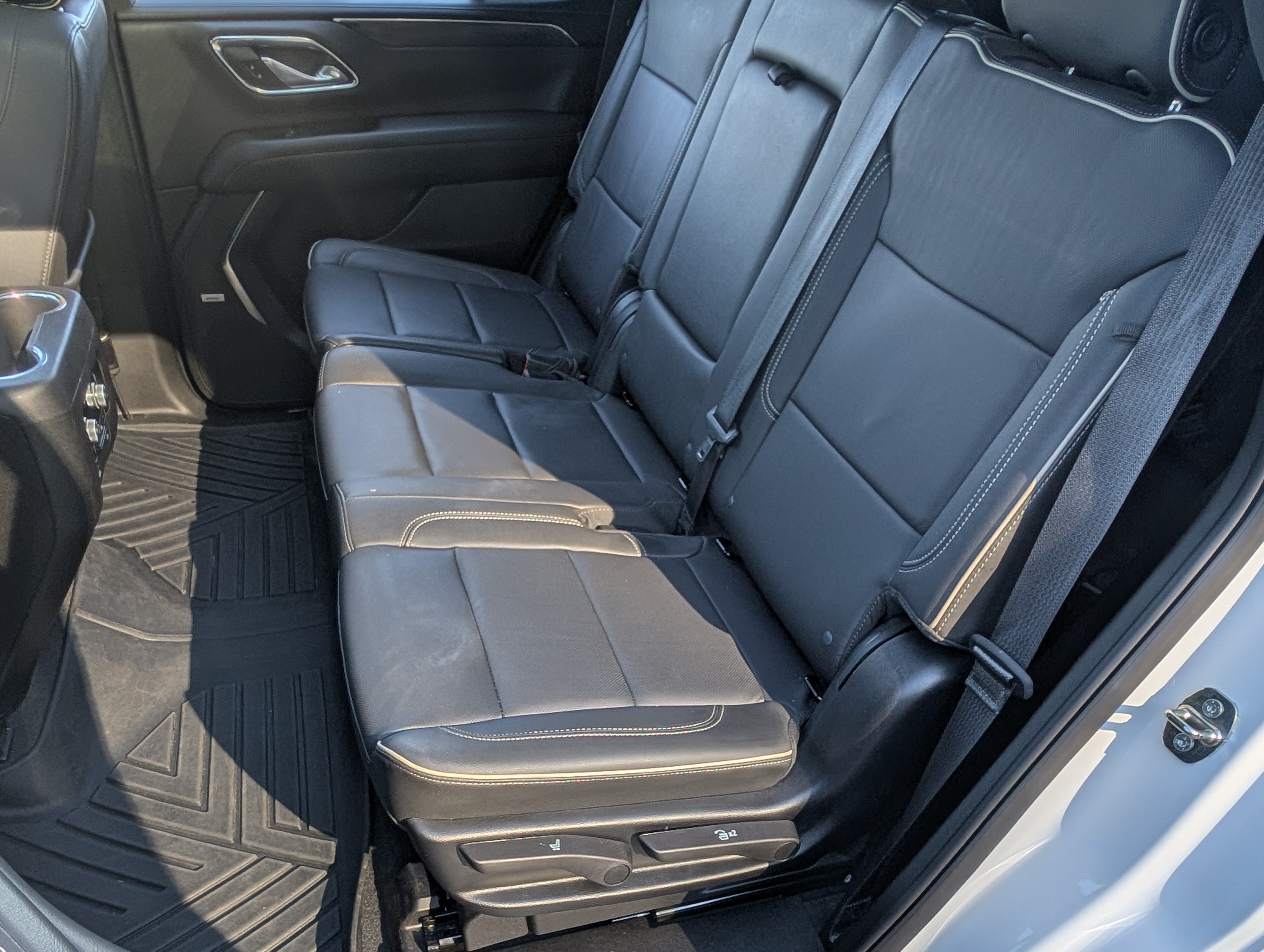 Used 2024 GMC Yukon SLT w/ SLT Premium Package AWD/4WD image 18