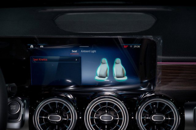 New 2025 Mercedes-Benz EQB 300 4MATIC image 16