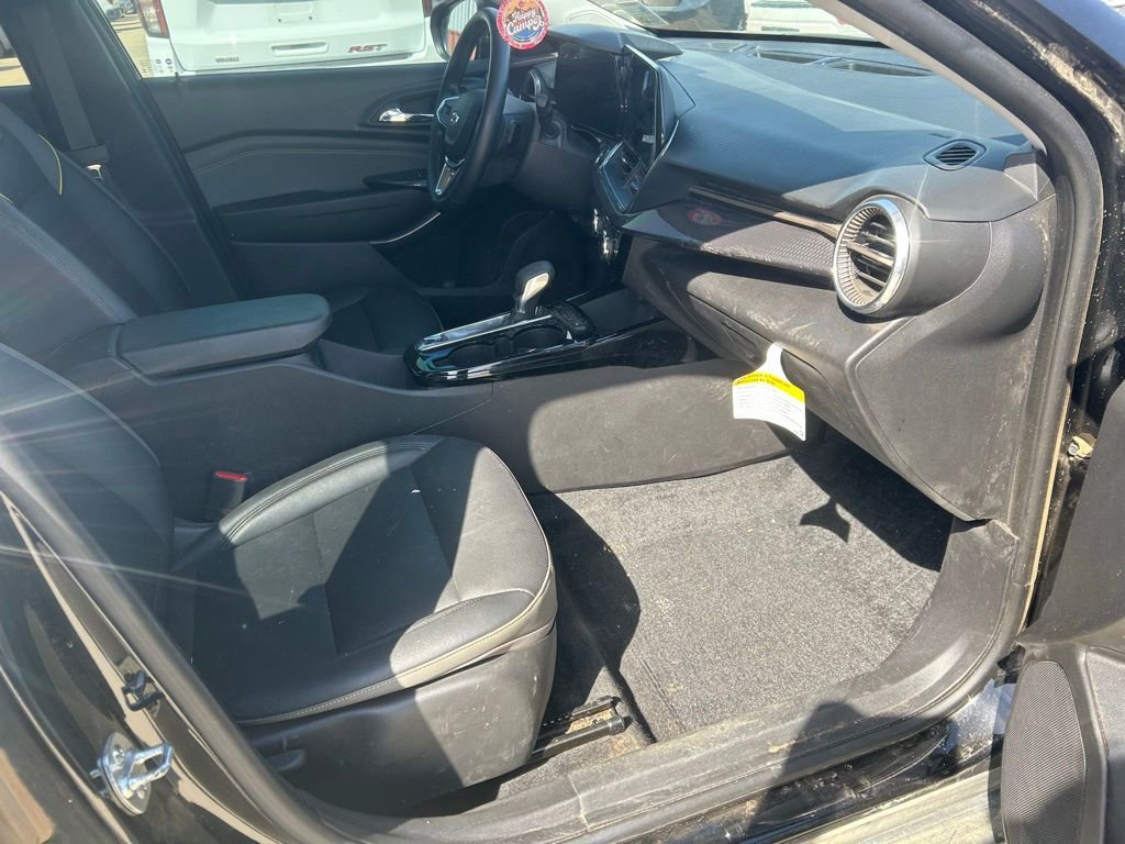 Used 2025 Chevrolet Trax ACTIV w/ Driver Confidence Package image 3