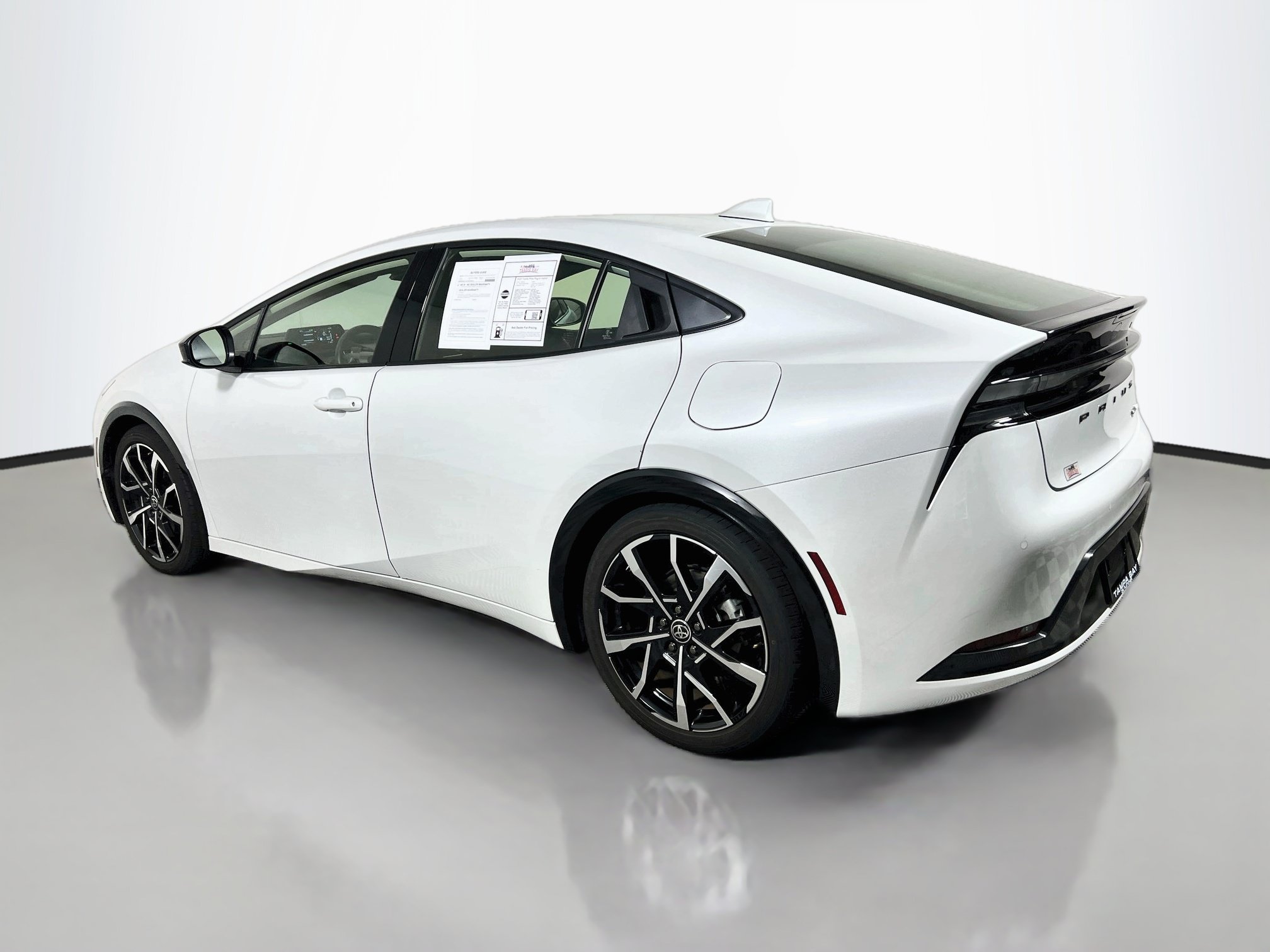 Used 2025 Toyota Prius Plug-In Hybrid FWD image 8