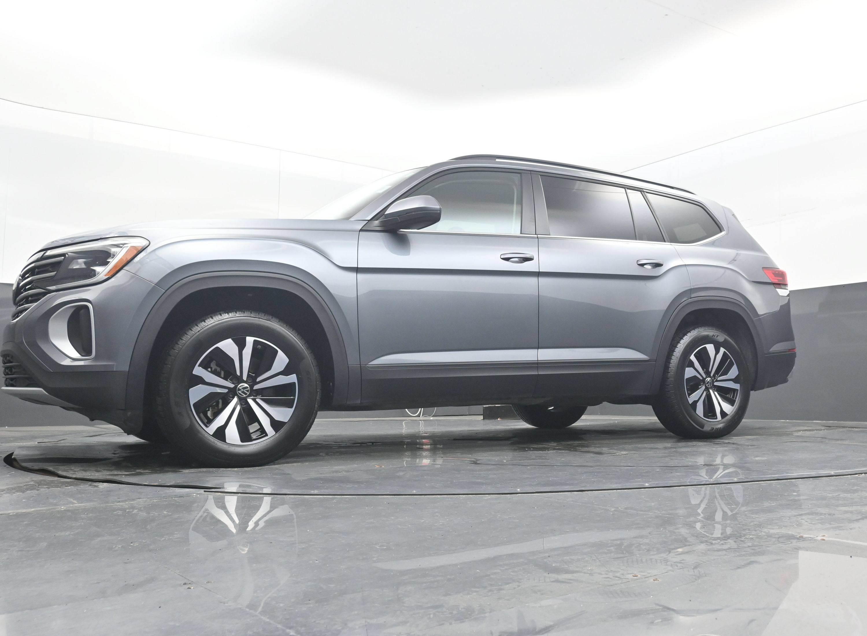 Used 2024 Volkswagen Atlas SE FWD image 41