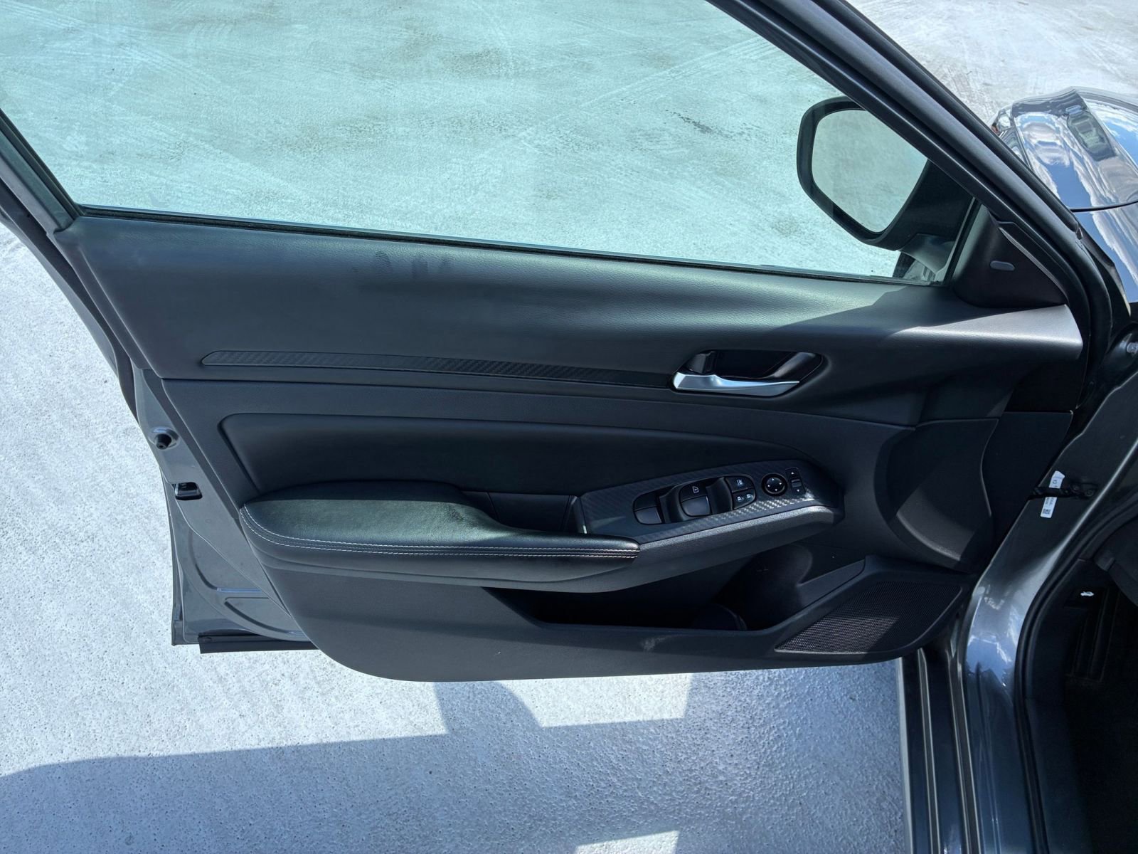 Used 2025 Nissan Altima 2.5 SV FWD image 18