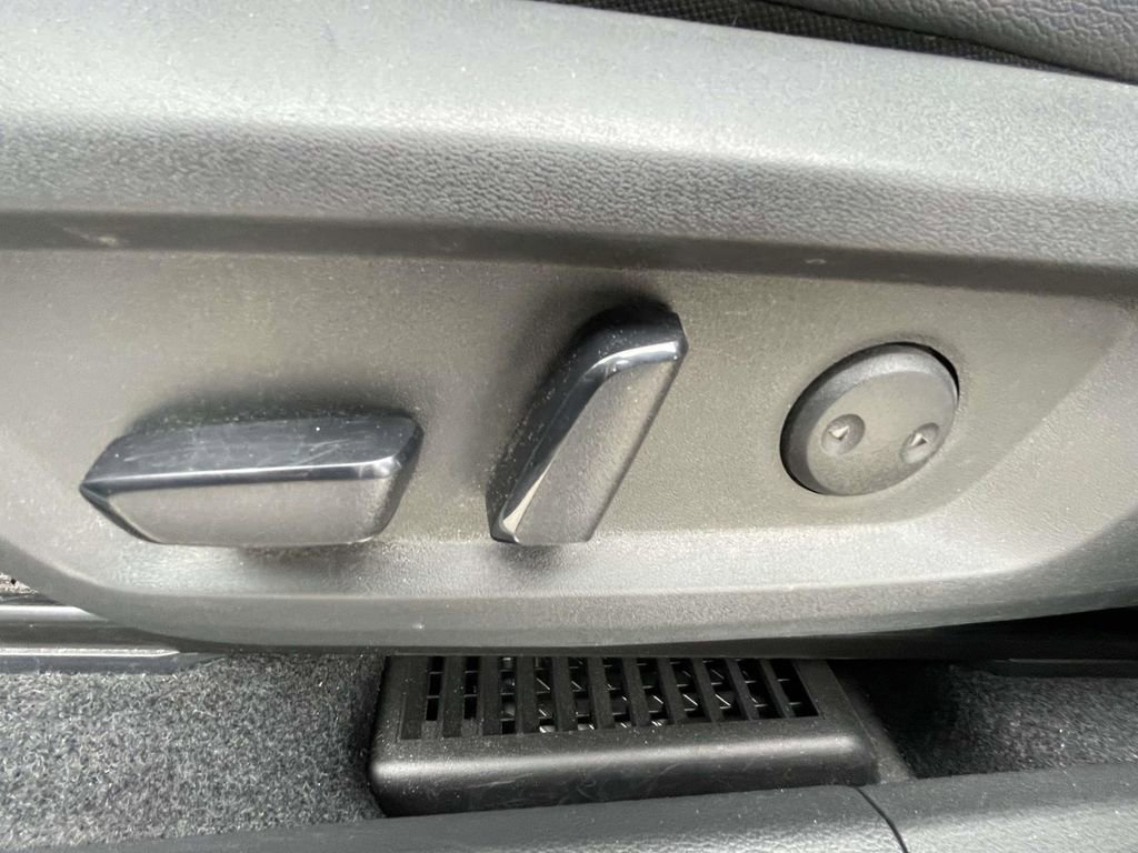 Used 2022 Nissan Rogue SL w/ SL Premium Package image 13