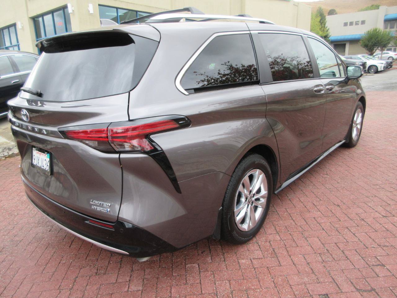 Used 2024 Toyota Sienna Limited AWD image 4