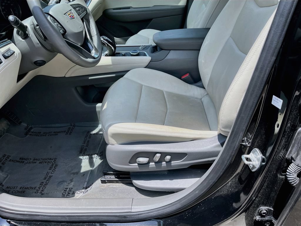 Used 2025 Cadillac XT6 Premium Luxury w/ Technology Package FWD image 20