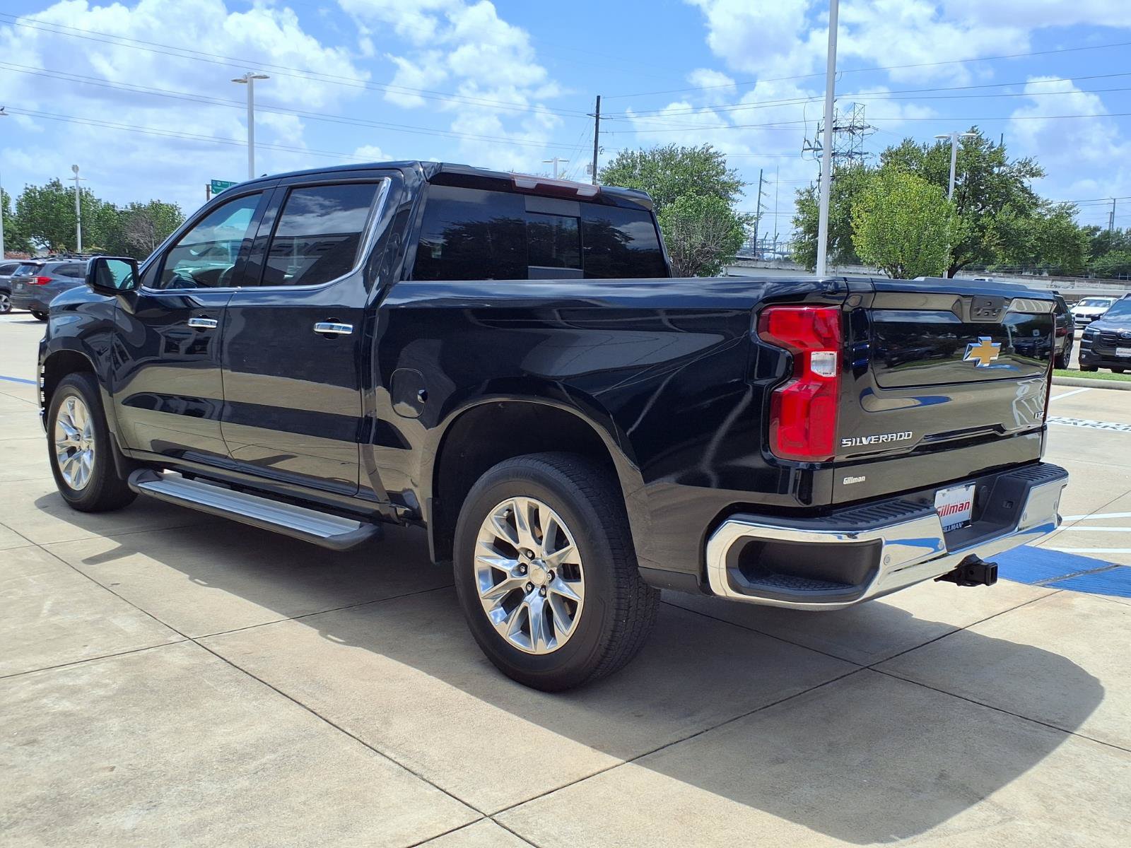 Used 2021 Chevrolet Silverado 1500 LTZ w/ LTZ Premium Package RWD image 3