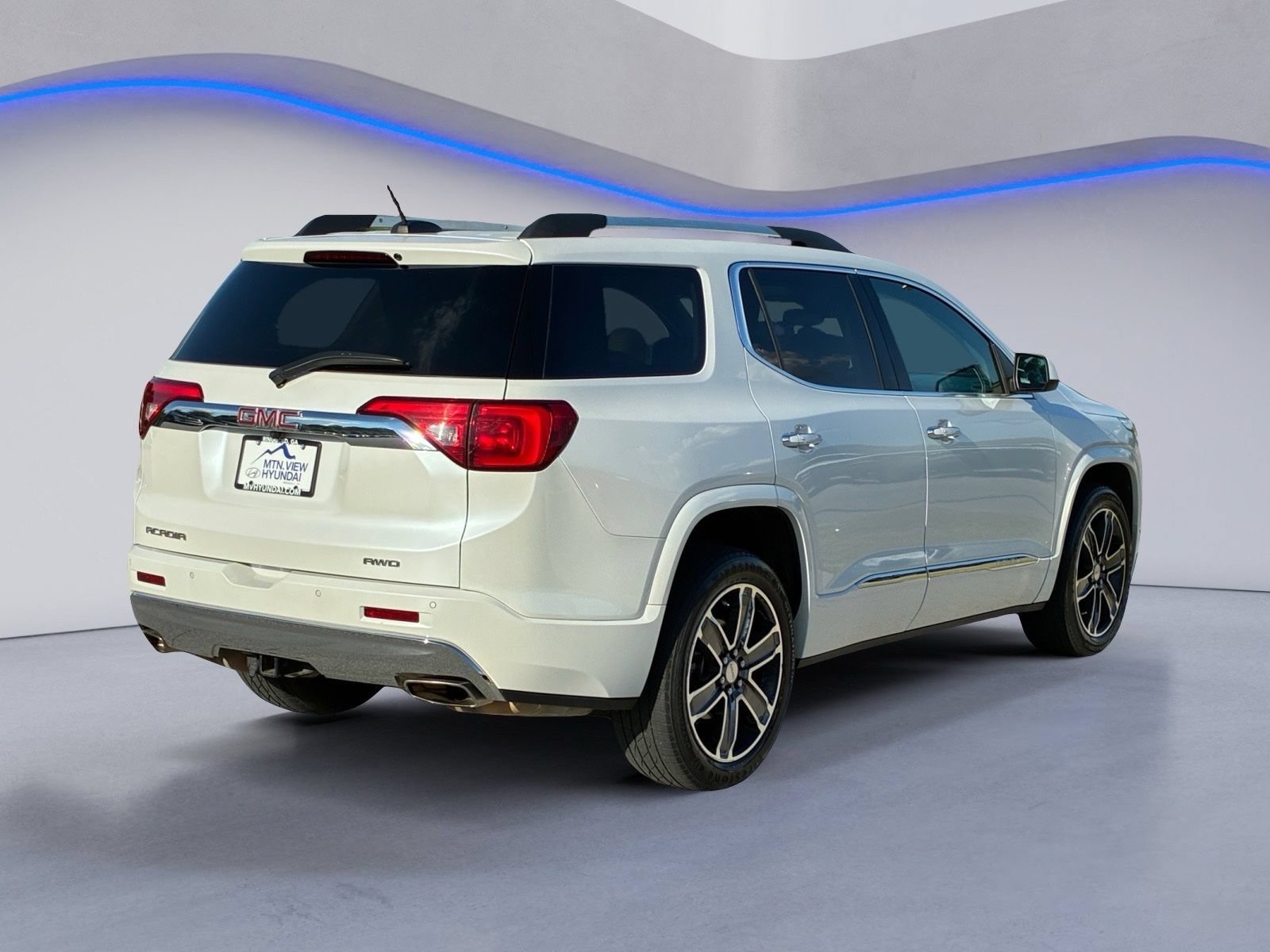Used 2017 GMC Acadia Denali w/ Technology Package AWD/4WD image 7
