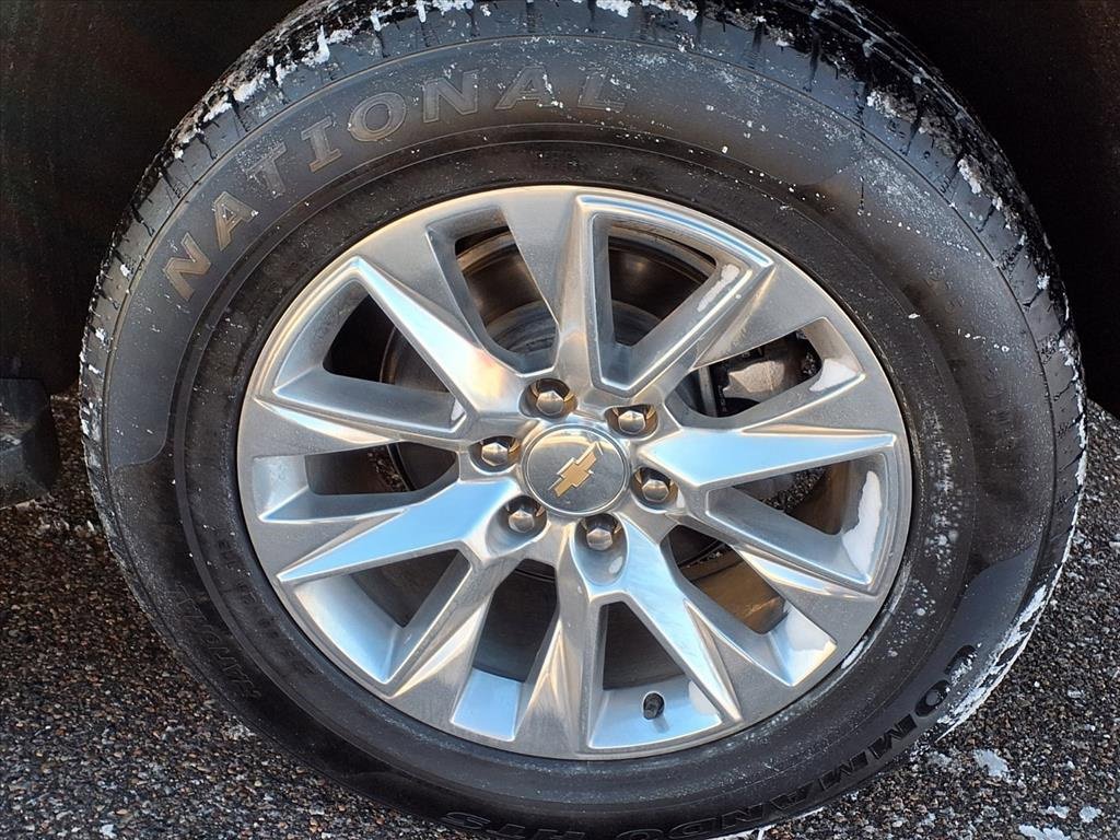 Used 2023 Chevrolet Suburban Premier image 9