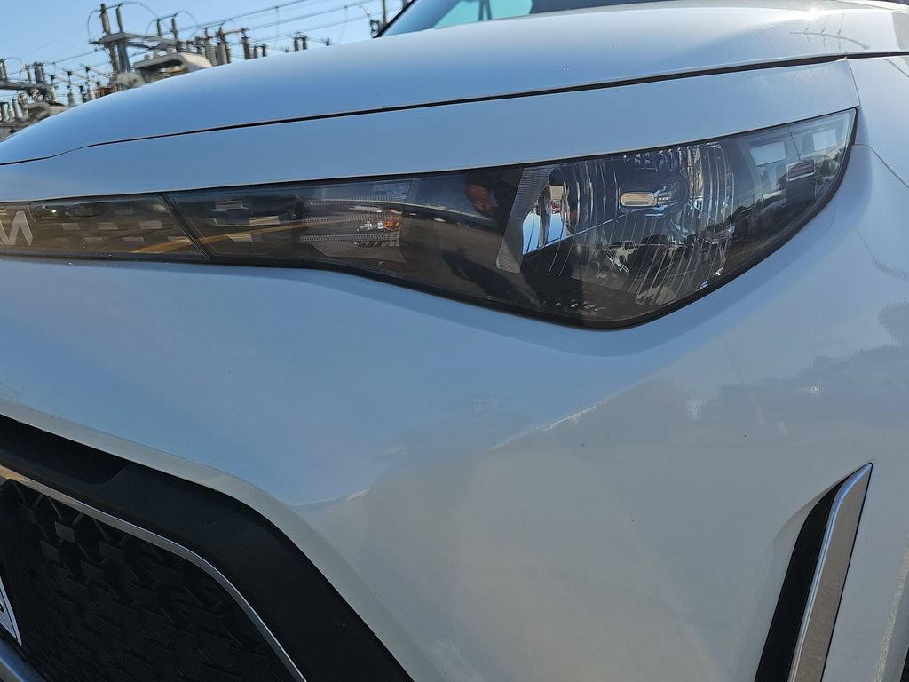 Used 2024 Kia Soul LX w/ Option Group 015 FWD image 30