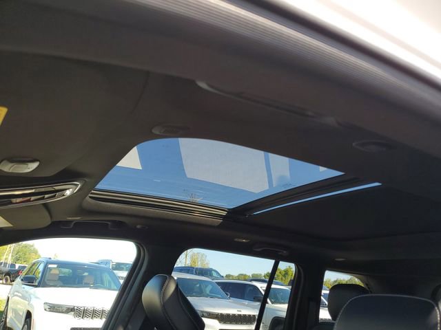 New 2025 Jeep Grand Cherokee Limited w/ Black Appearance Package image 16