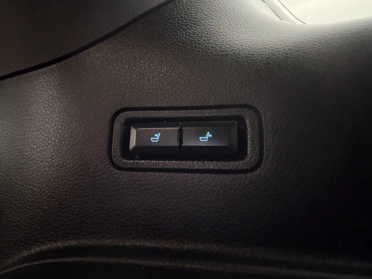 Used 2020 Ford Expedition XLT w/ Equipment Group 201A AWD/4WD image 22