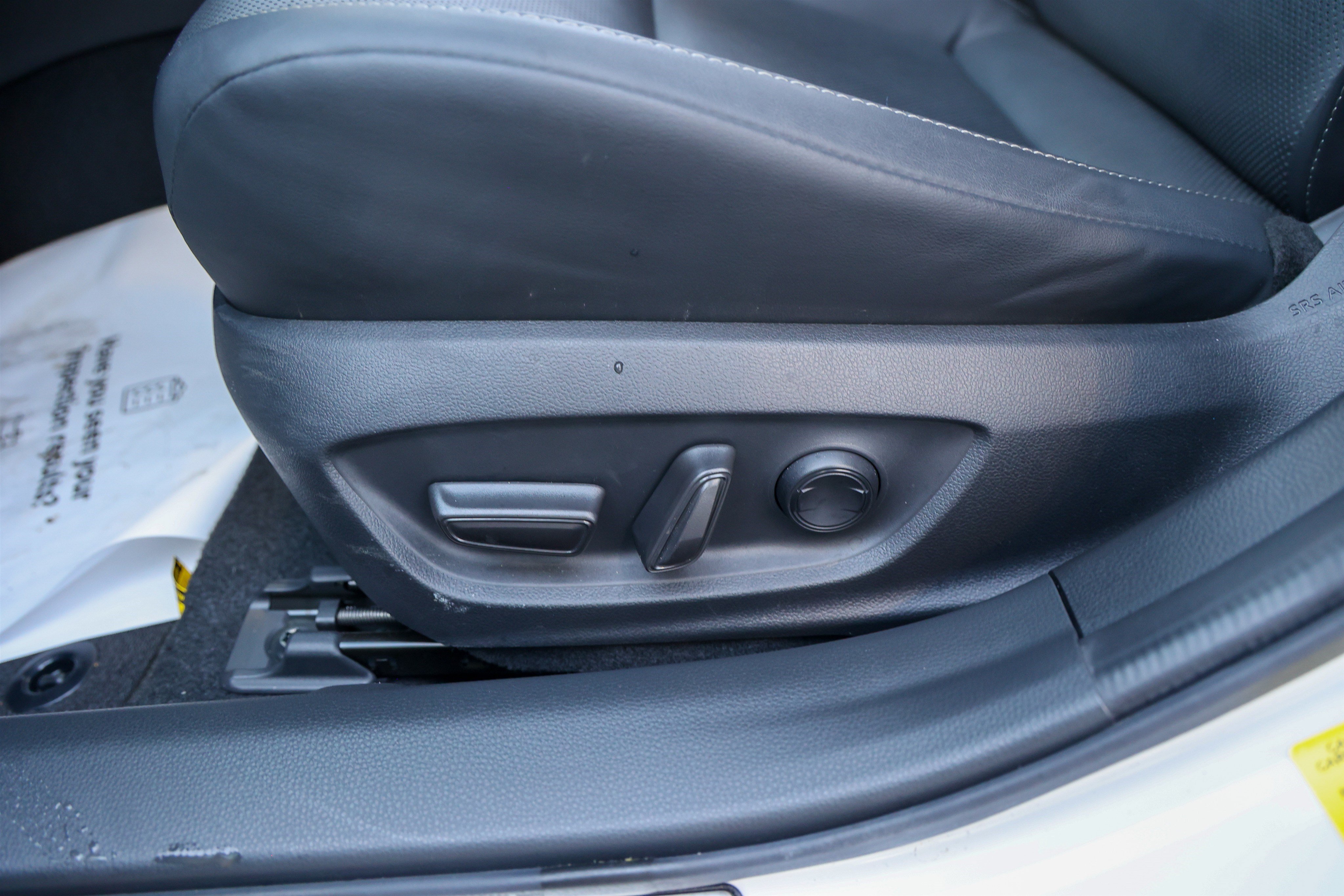 Used 2023 Toyota Prius XLE FWD image 30