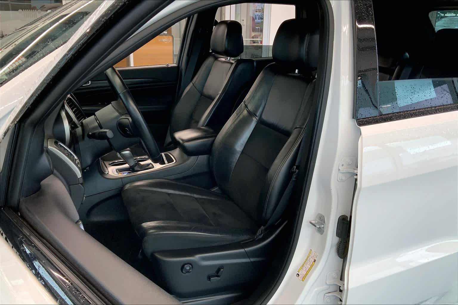Used 2018 Jeep Grand Cherokee Altitude RWD image 8