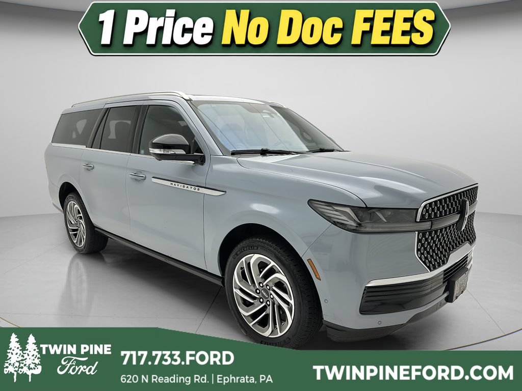 Used 2025 Lincoln Navigator L Reserve AWD/4WD image 1