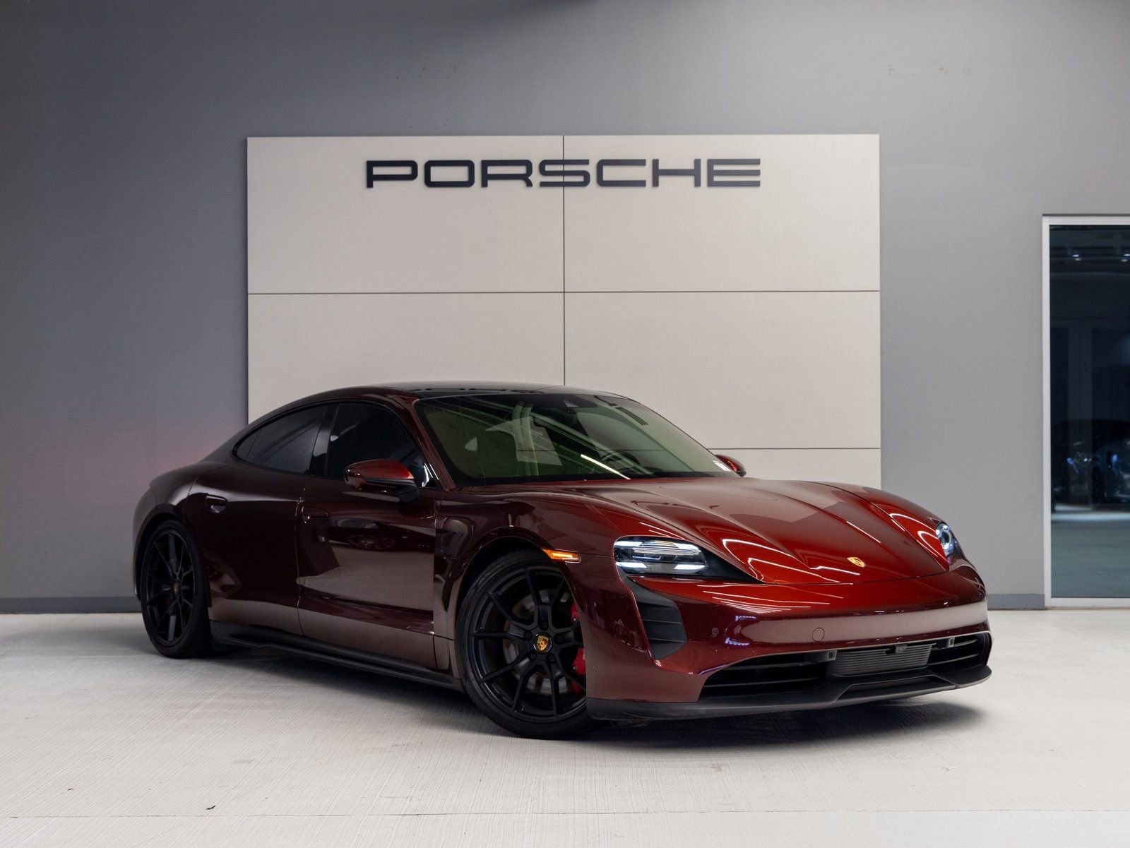 Certified 2022 Porsche Taycan GTS image 9