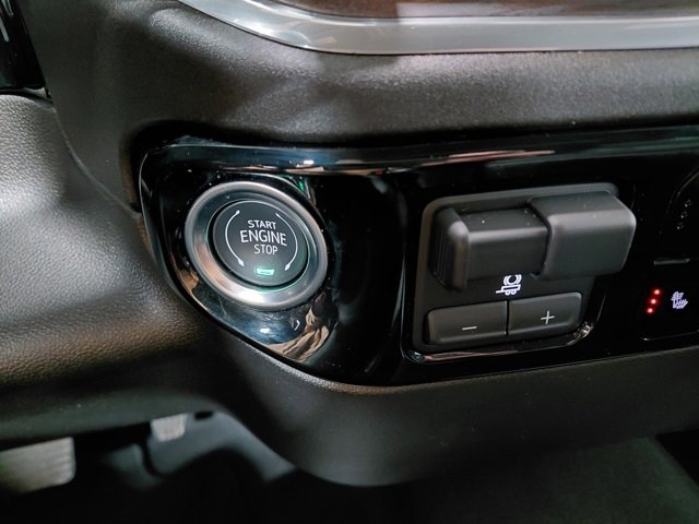 Certified 2025 GMC Sierra 1500 SLT image 36