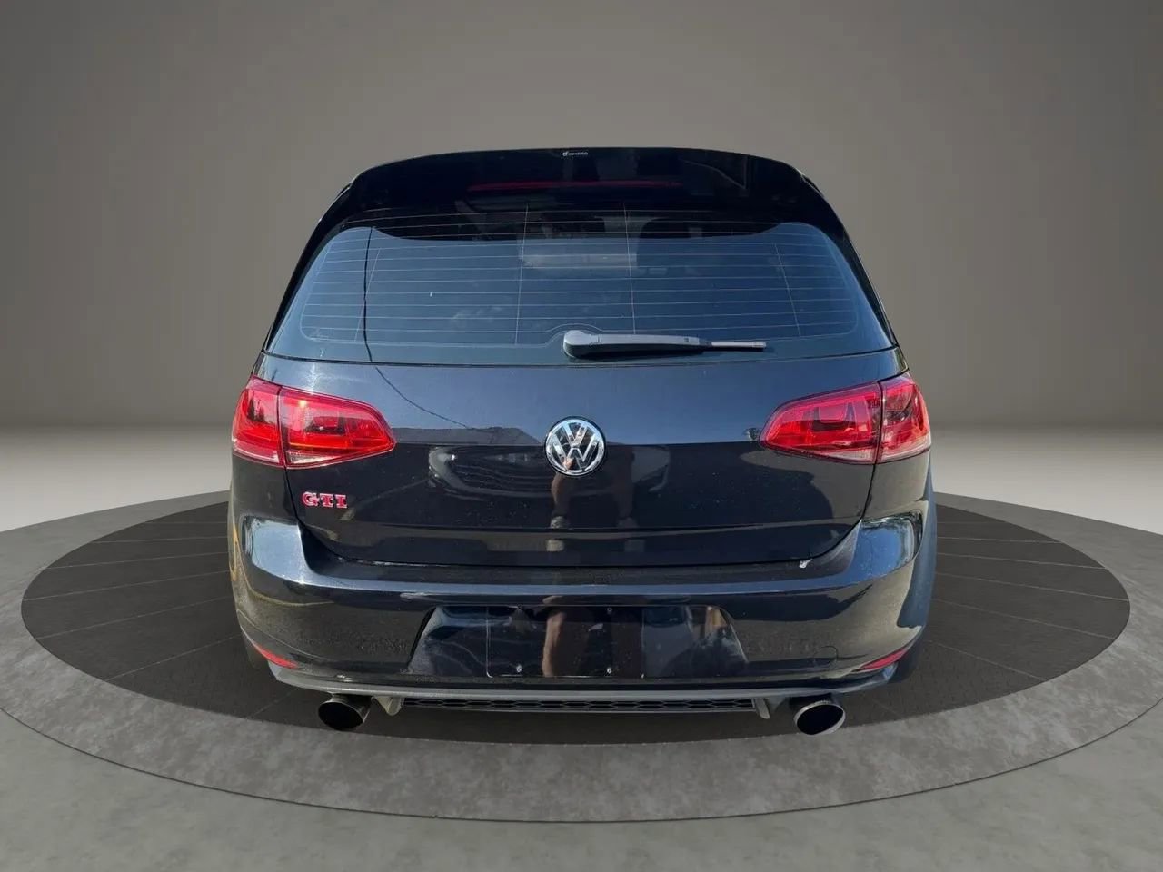 Used 2017 Volkswagen GTI SE FWD image 4