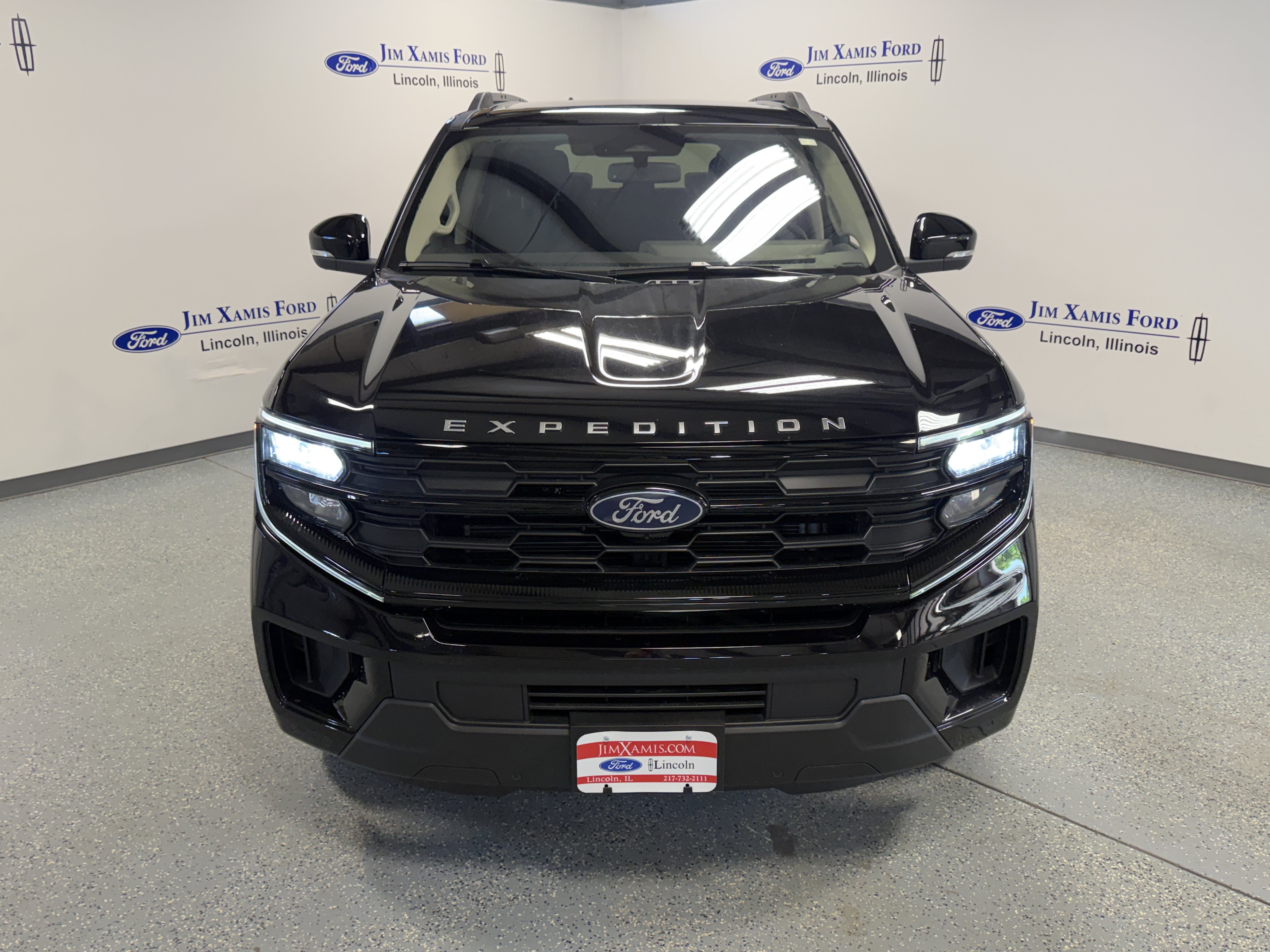 Used 2025 Ford Expedition Active AWD/4WD image 2
