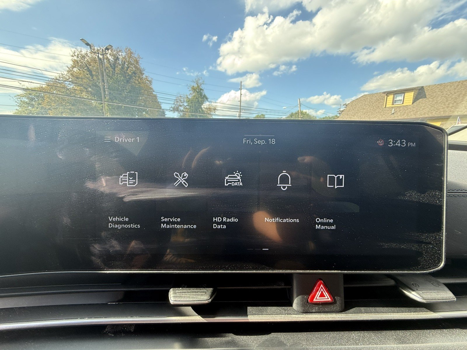 Used 2025 Kia Carnival FWD image 14