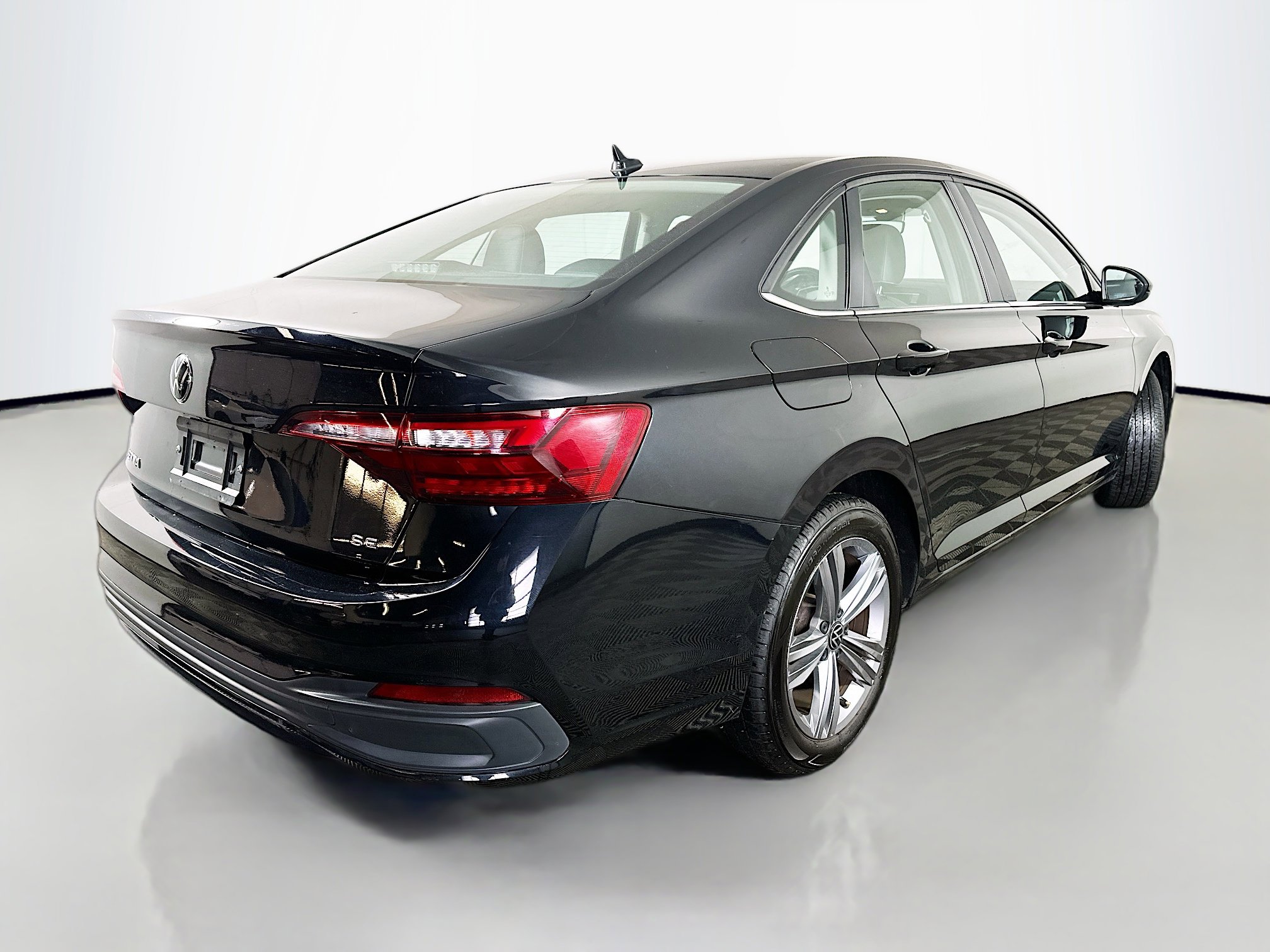 Used 2024 Volkswagen Jetta SE image 7