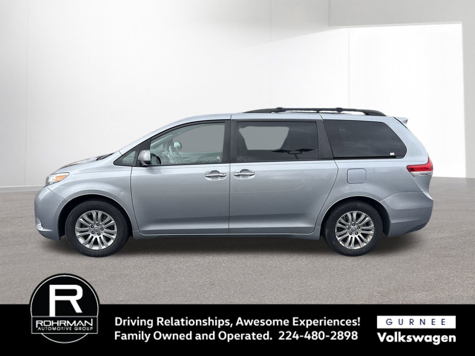 Used 2014 Toyota Sienna XLE image 5