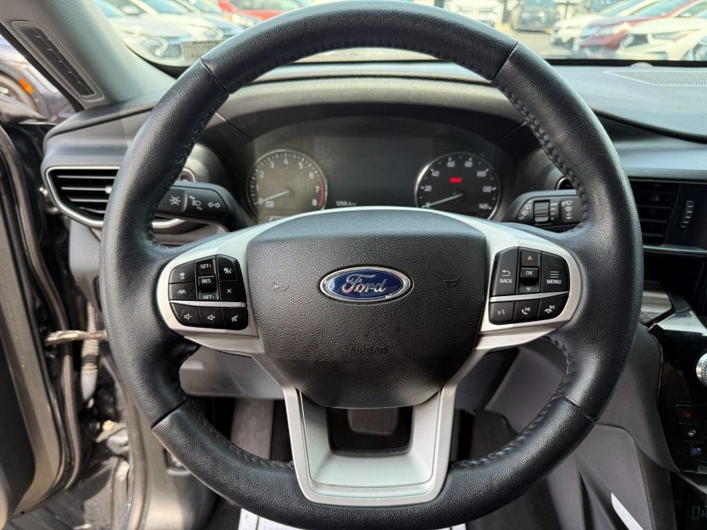 Used 2023 Ford Explorer Limited w/ Limited Technology Package AWD/4WD image 11