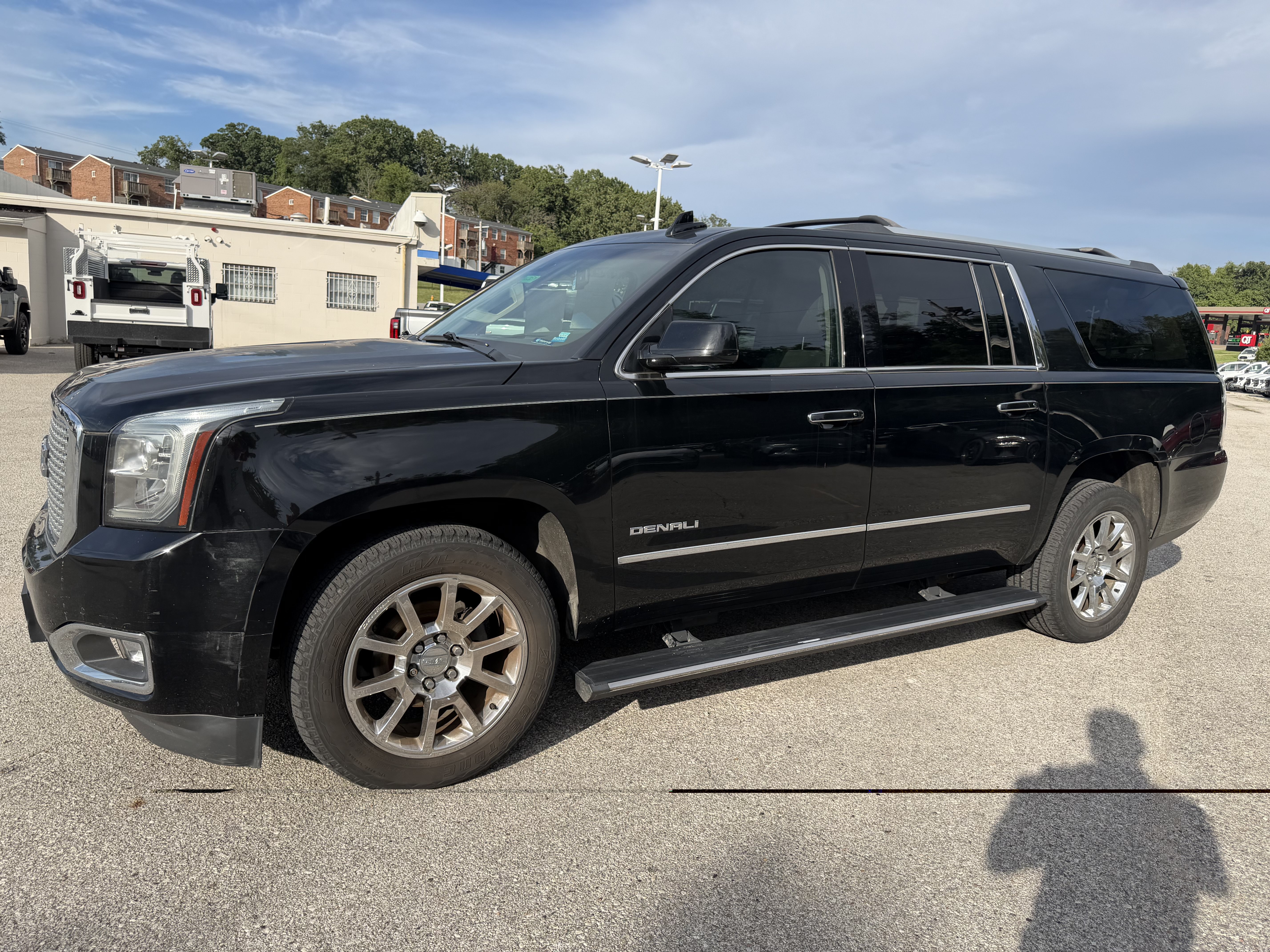 Used 2017 GMC Yukon XL Denali w/ Open Road Package AWD/4WD image 5