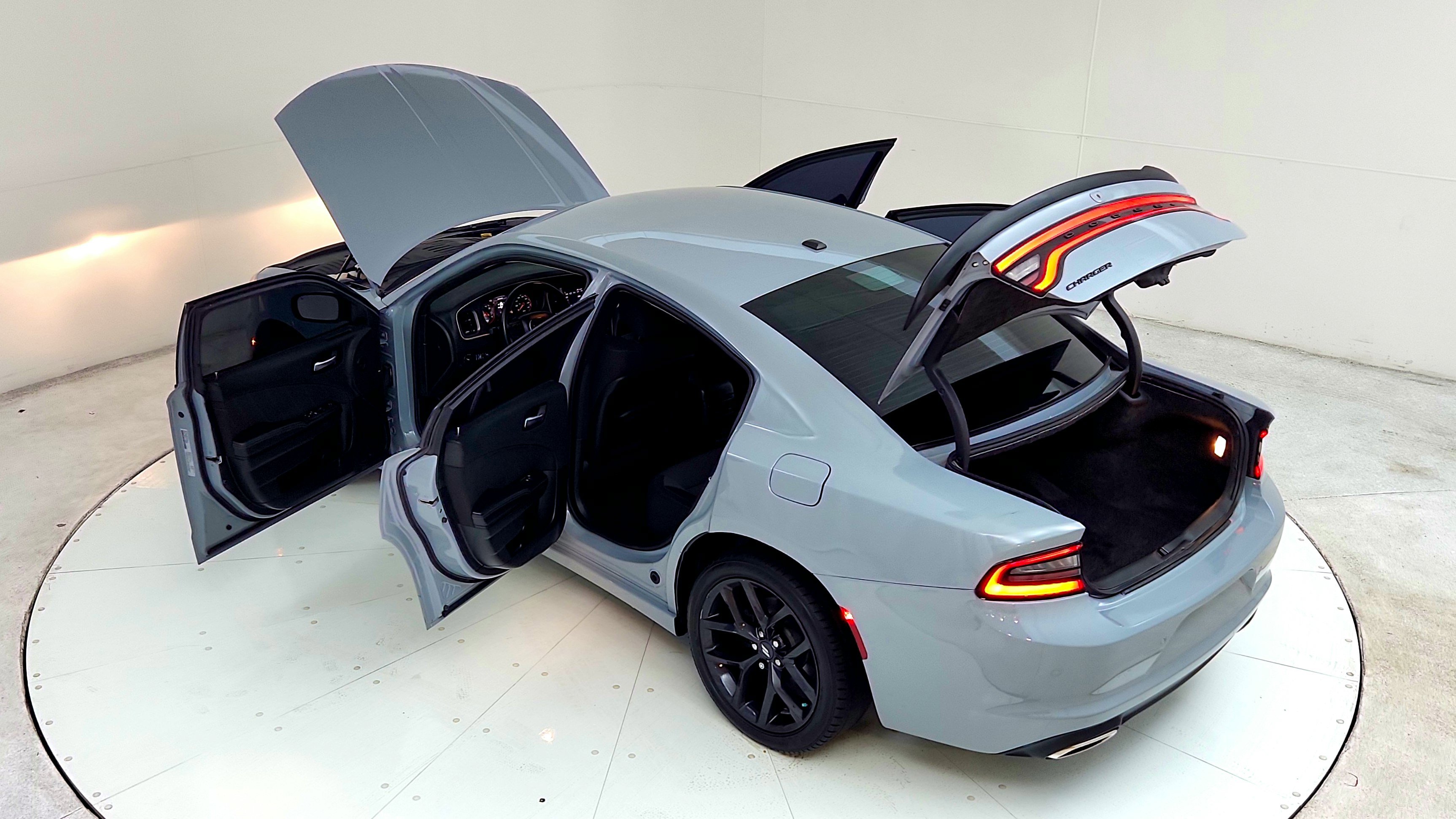 Used 2020 Dodge Charger SXT w/ Blacktop Package RWD image 19