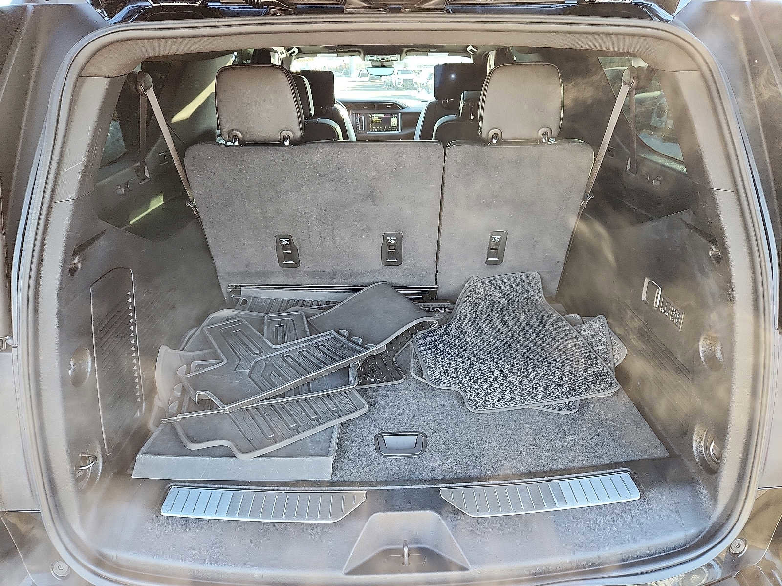 Used 2024 GMC Yukon XL Denali w/ Denali Reserve Package image 27