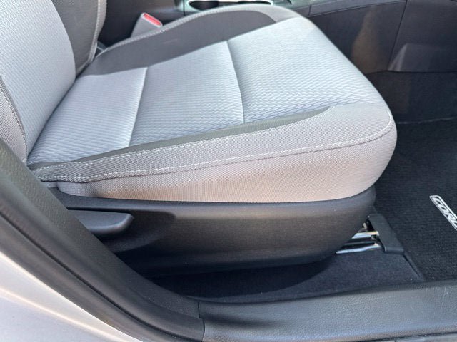 Used 2017 Toyota Corolla LE w/ Carpet Mat Package (TMS) FWD image 29