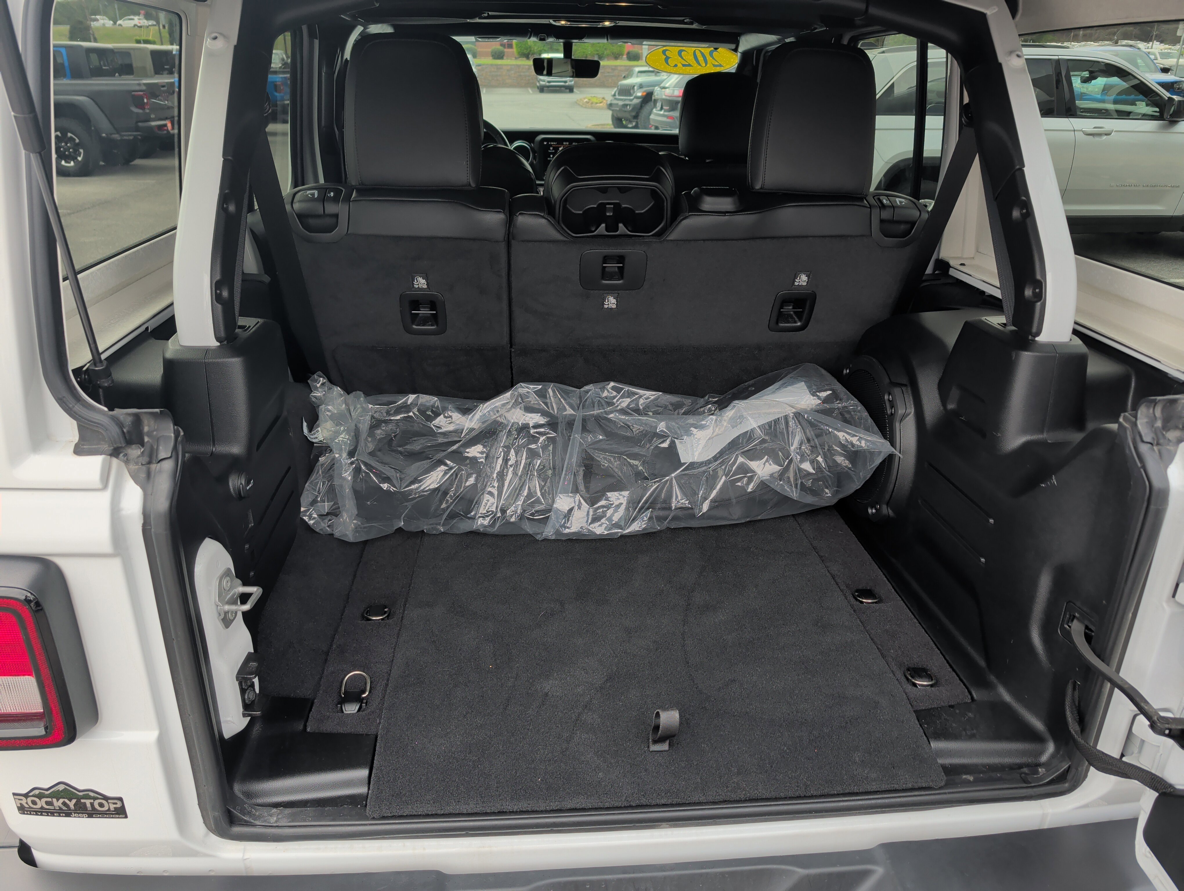 Used 2023 Jeep Wrangler Unlimited Sahara image 17