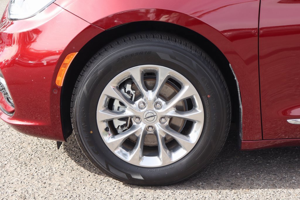 Used 2021 Chrysler Pacifica Touring-L w/ Uconnect Theater Family Group image 42