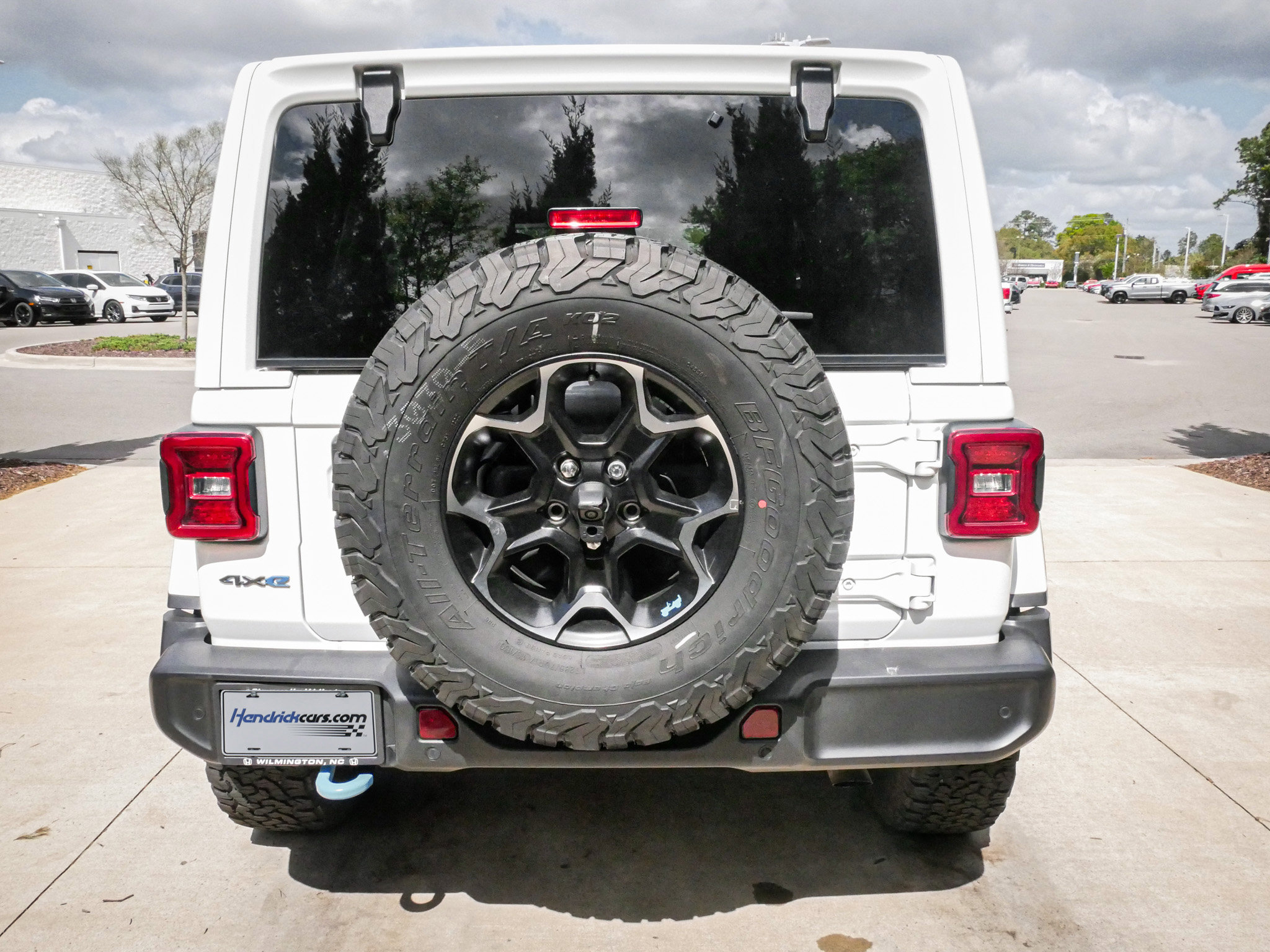 Used 2022 Jeep Wrangler Unlimited Rubicon 4xe w/ Cold Weather Group AWD/4WD image 9
