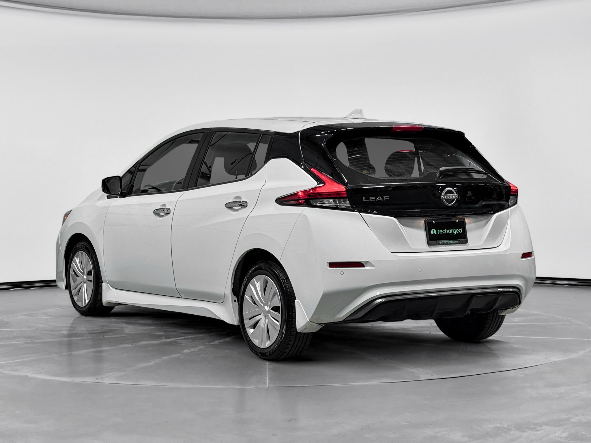 Used 2023 Nissan Leaf S FWD image 2
