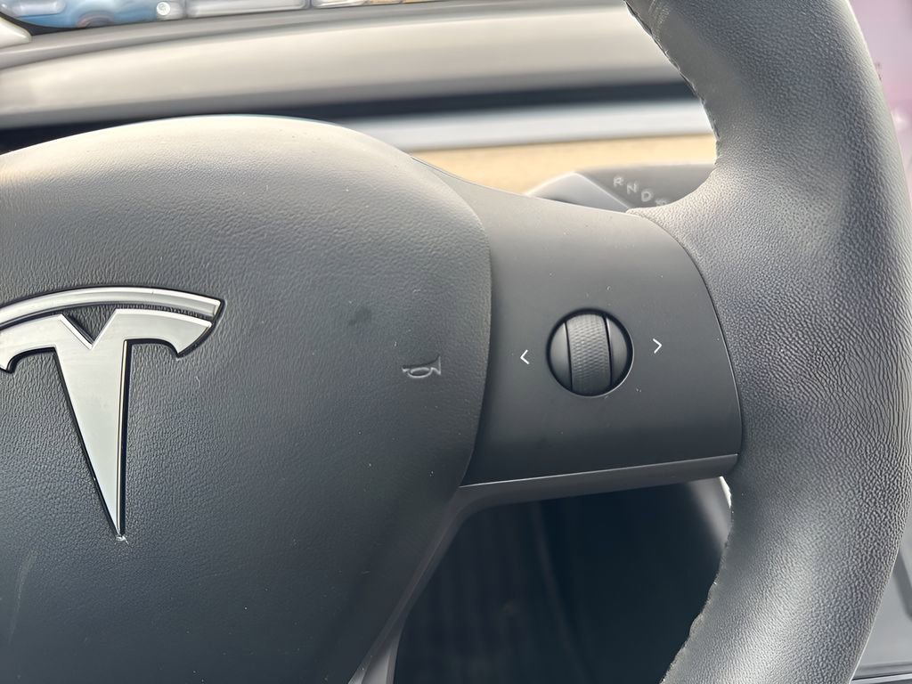Used 2020 Tesla Model 3 Standard Range Plus image 17