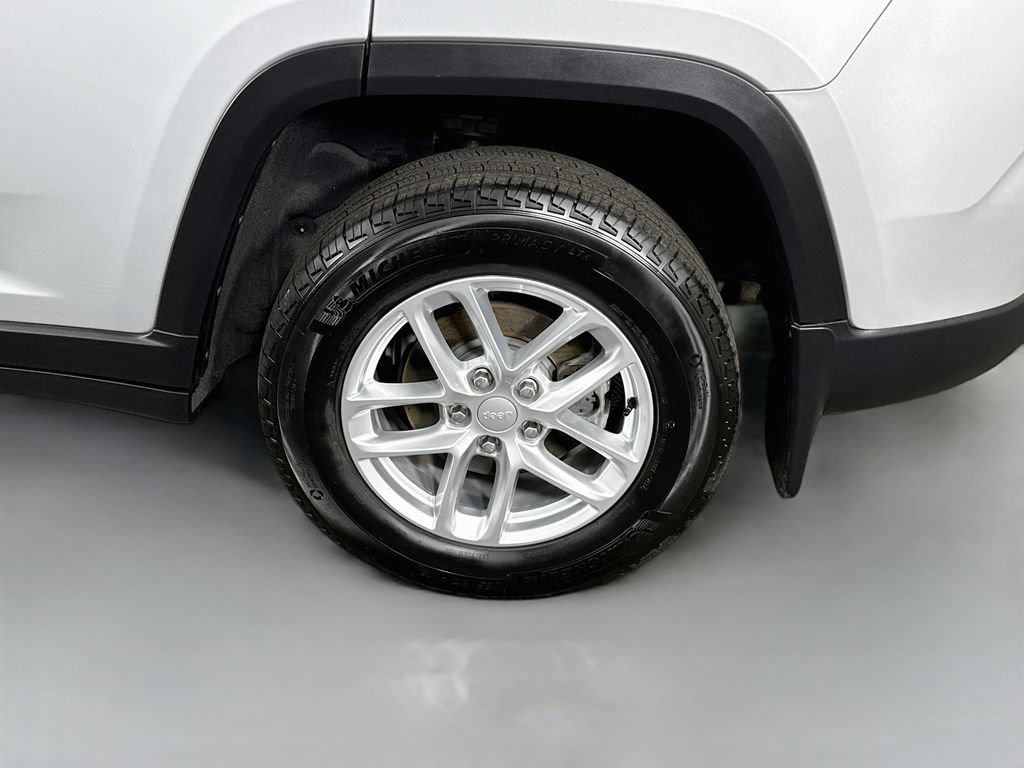Used 2025 Jeep Grand Cherokee Laredo X AWD/4WD image 35