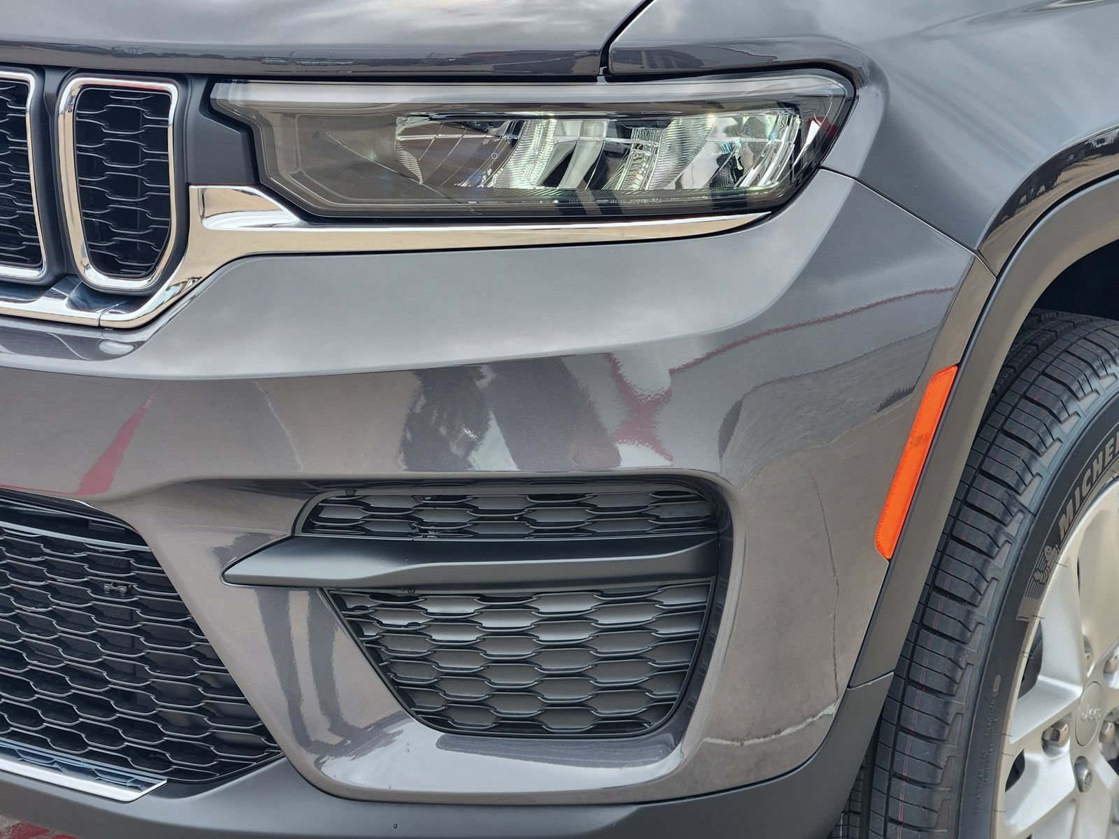 New 2026 Jeep Grand Cherokee Laredo RWD image 9