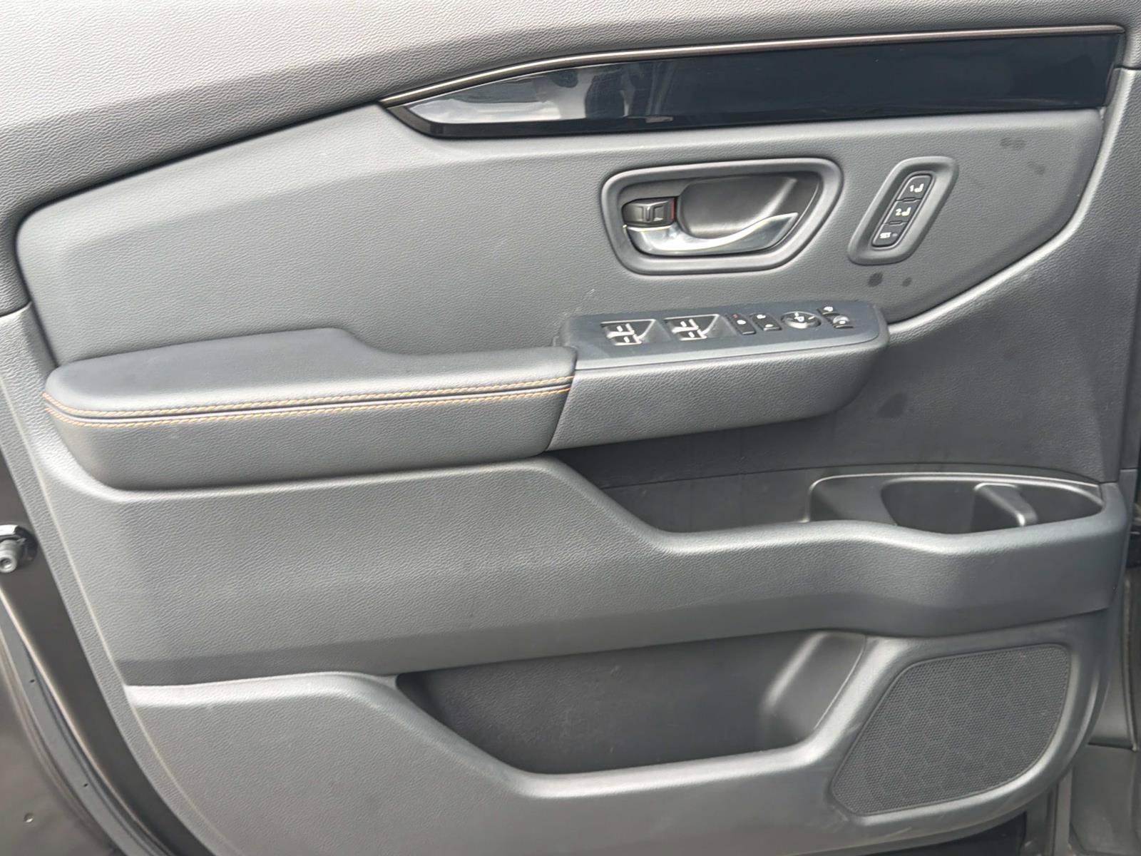 Used 2025 Honda Pilot TrailSport image 16