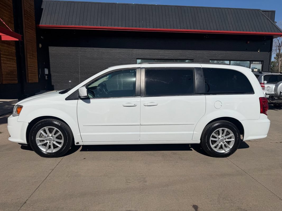 Used 2016 Dodge Grand Caravan SXT w/ UConnect Hands-Free Group FWD image 14