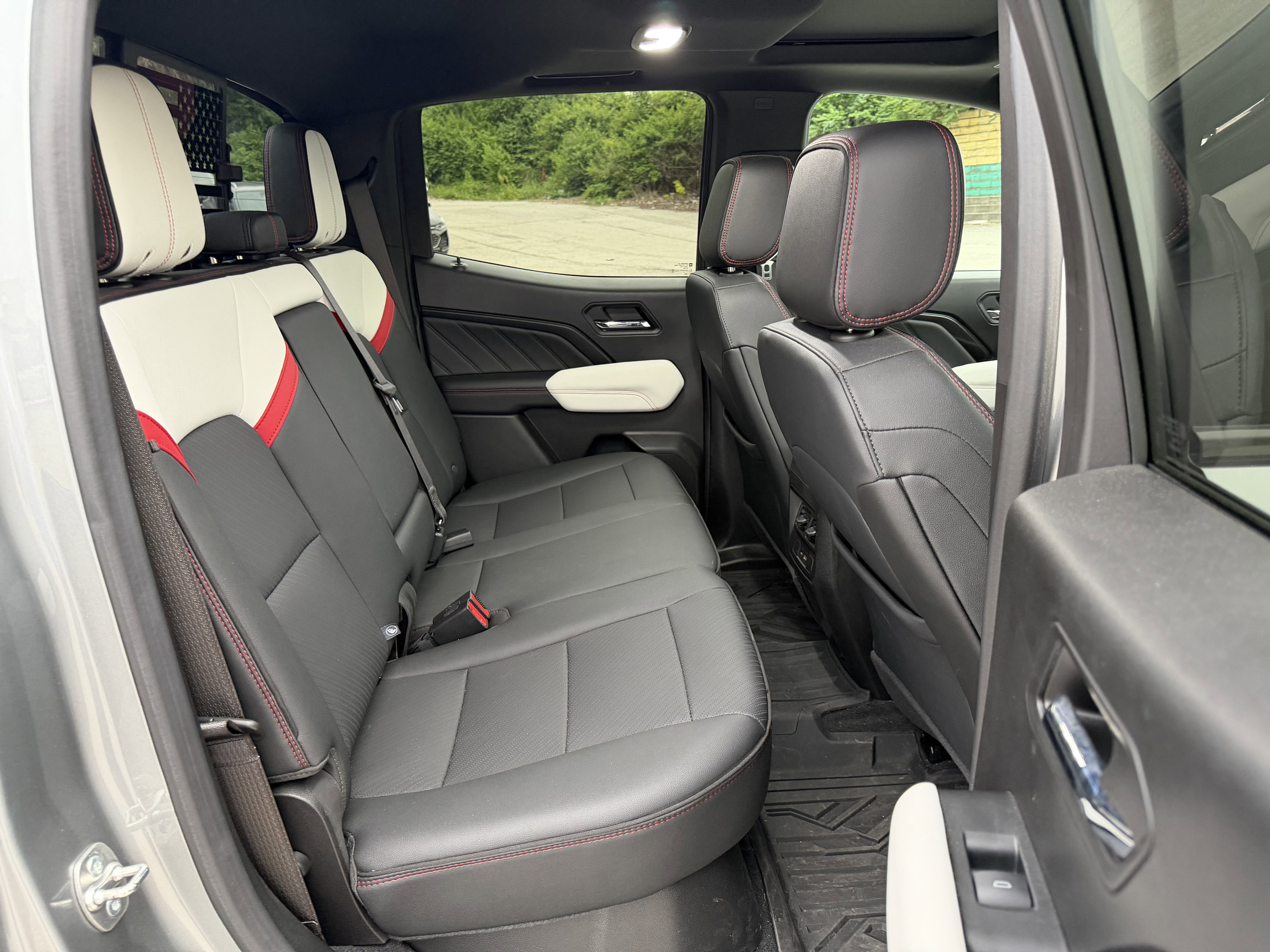 Used 2024 GMC Canyon AT4X AWD/4WD image 9