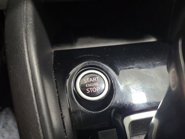 Used 2024 Nissan Versa SR FWD image 32