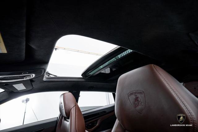 Used 2025 Lamborghini Urus SE image 32
