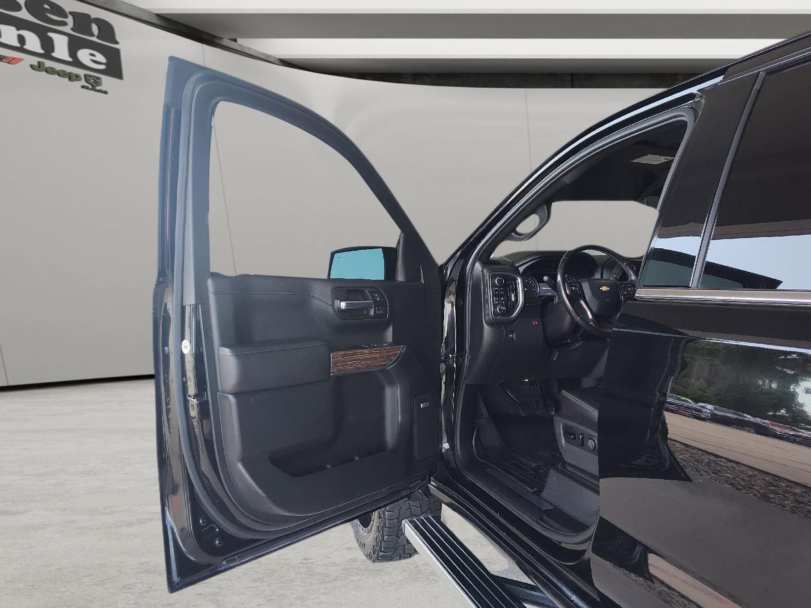 Used 2019 Chevrolet Silverado 1500 High Country w/ Technology Package AWD/4WD image 13