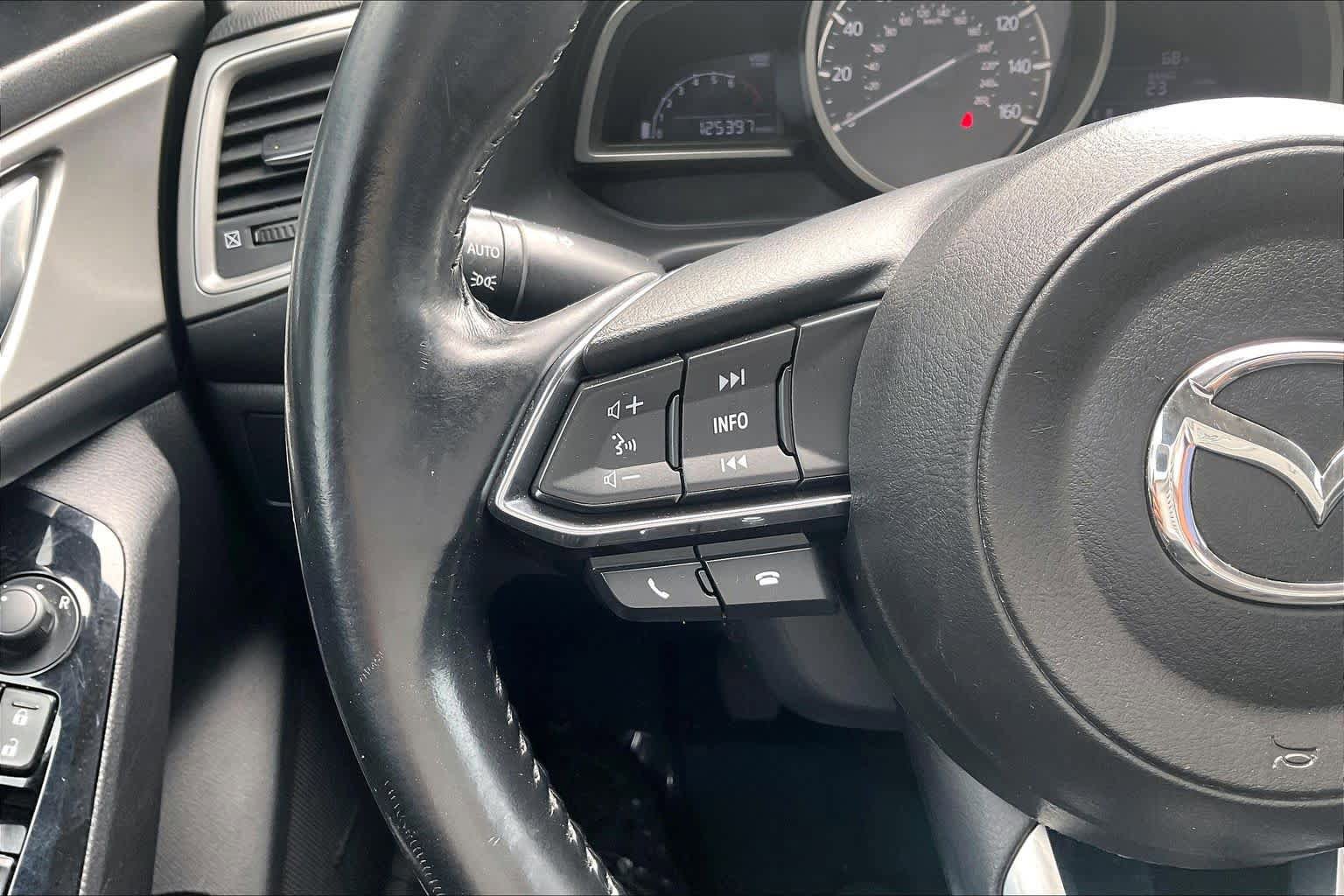 Used 2018 MAZDA MAZDA3 Touring FWD image 24