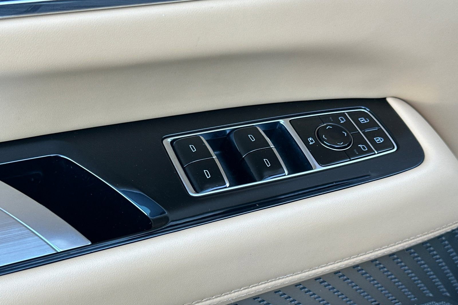 Used 2026 Cadillac Escalade IQ Sport 2 w/ LPO, ONYX Package image 12