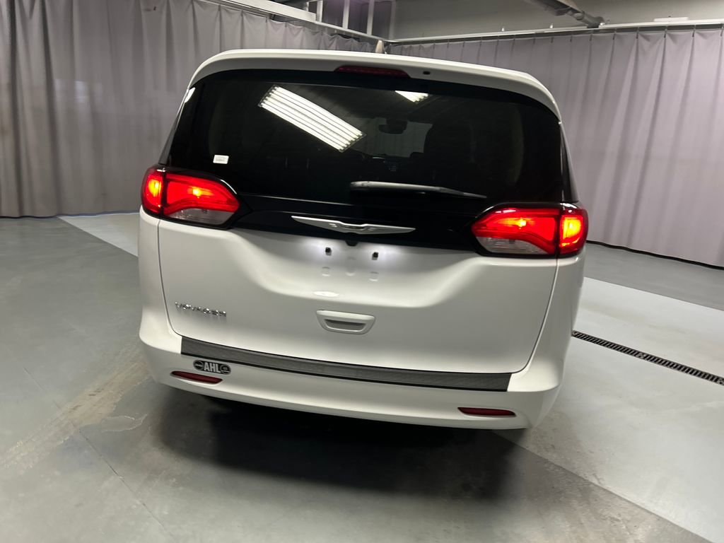 Used 2024 Chrysler Voyager LX FWD image 6